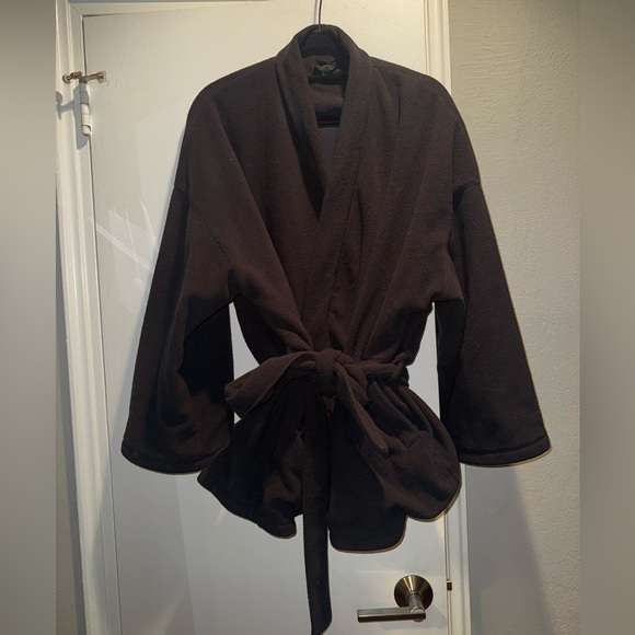 SKIMS Fleece Lounge Wrap Robe Jacket - Picture 5 of 9